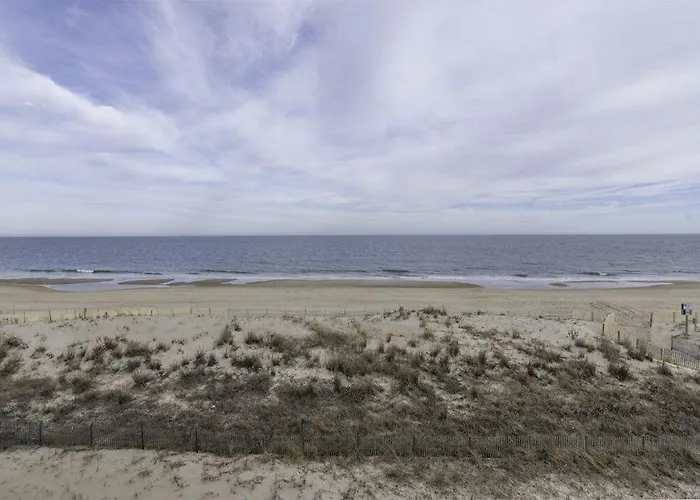 Stunning Ocean Views From 1 Bedroom Condo, Mid-town Location! *